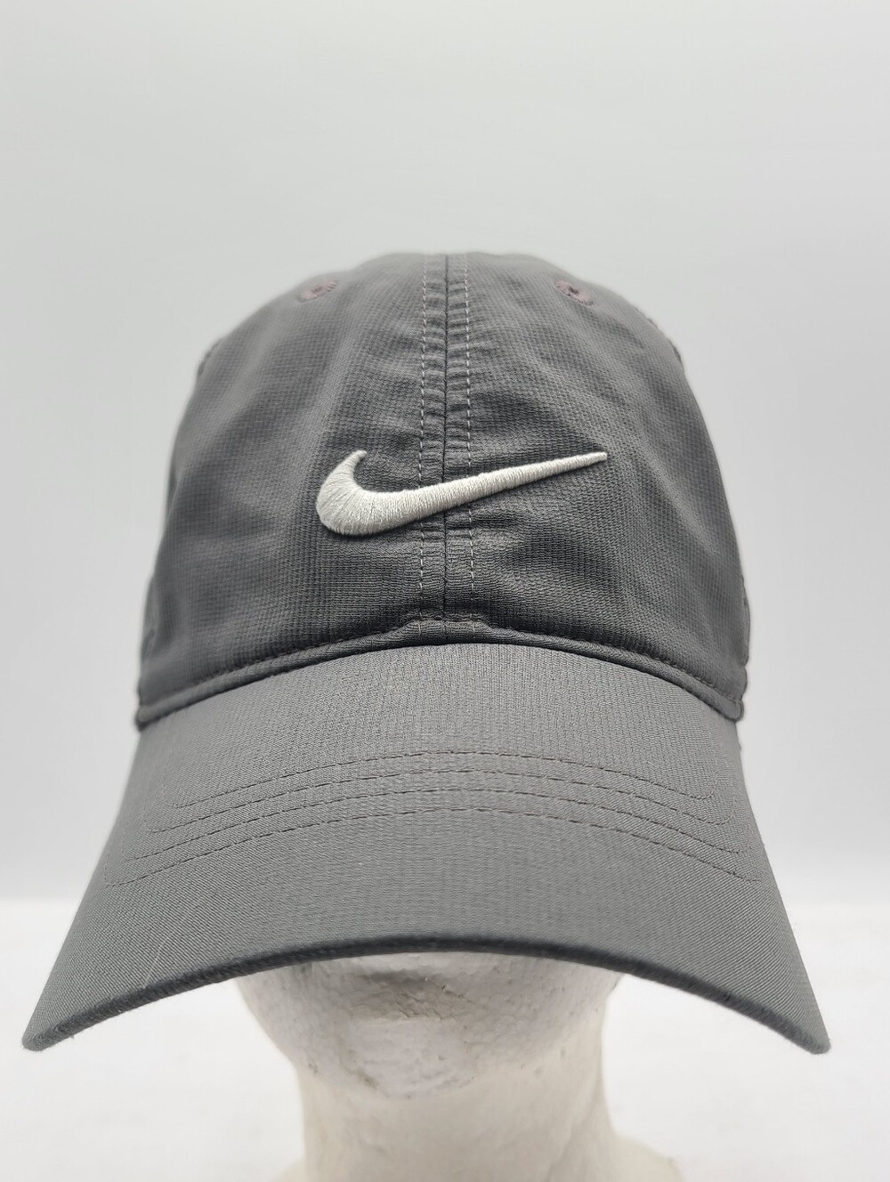 B55 Nike Golf Black Gray Hat Adjustable strap back embroidered swoosh Nikegolf